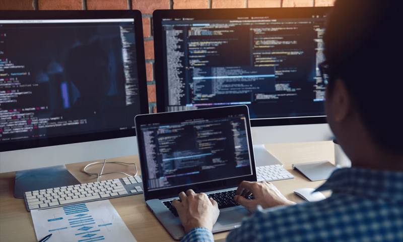 数据科学选型：R与Python如何赋能滑县网站建设？